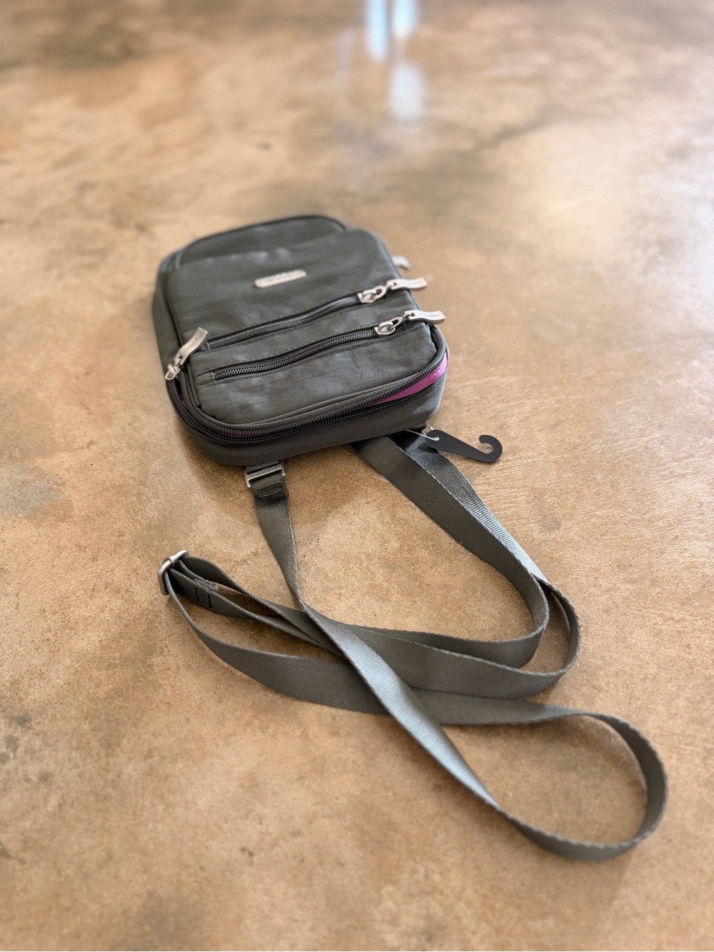 Baggallini RFID Travel Crossbody Bag Gray Passport Organizer NWOT - Picture 6 of 11
